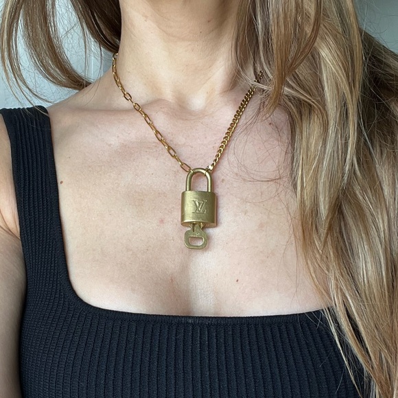 Authentic Louis Vuitton Lock & Key w/18k gold plated mixed chain - Picture 3 of 9